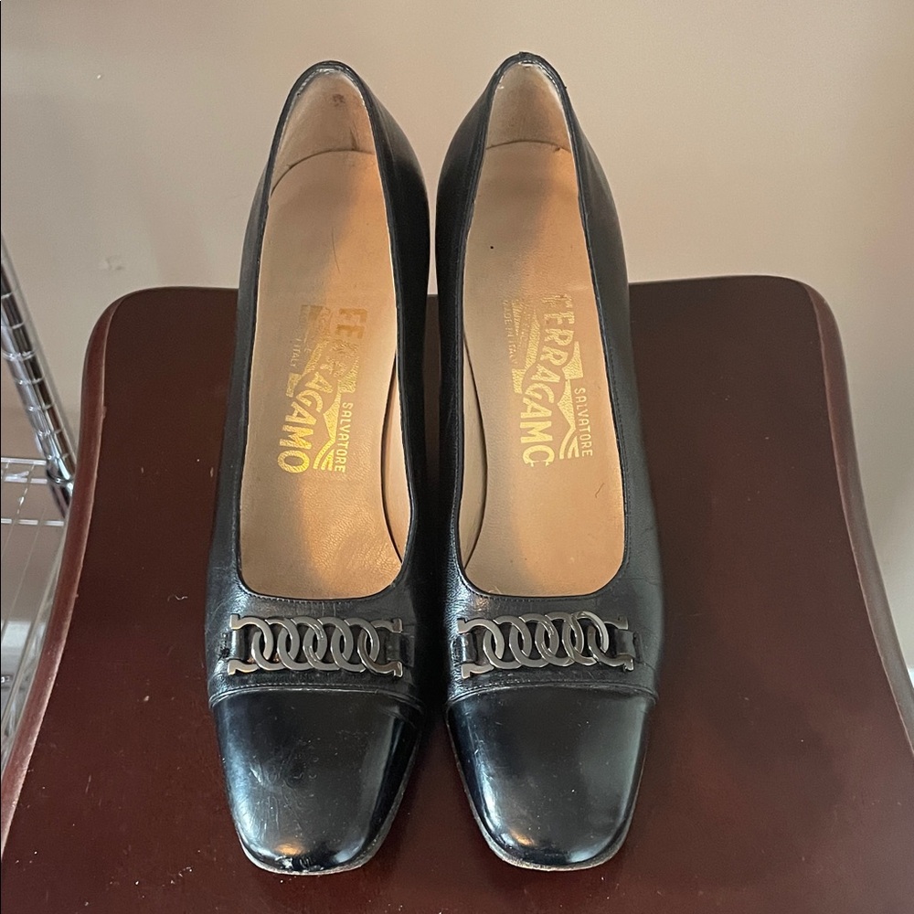 Salvatore Ferragamo Black Leather Pumps with Chain Accent